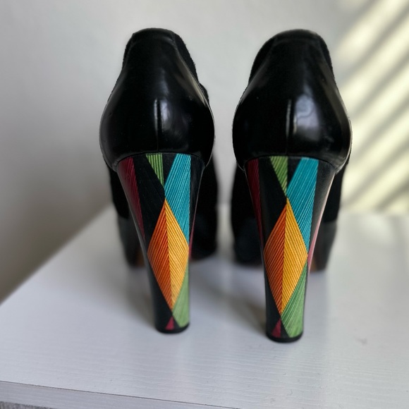 Beautiful Fendi booties perfect for any occasion! - Picture 8 of 8